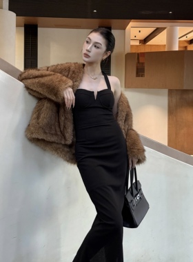 AhhCute【心动剧场】黑色挂脖吊带连衣裙女高级感气质修身长裙