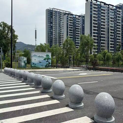 花岗岩芝麻灰石墩子挡车石广场拦车石球路障圆球大门柱头石石头墩