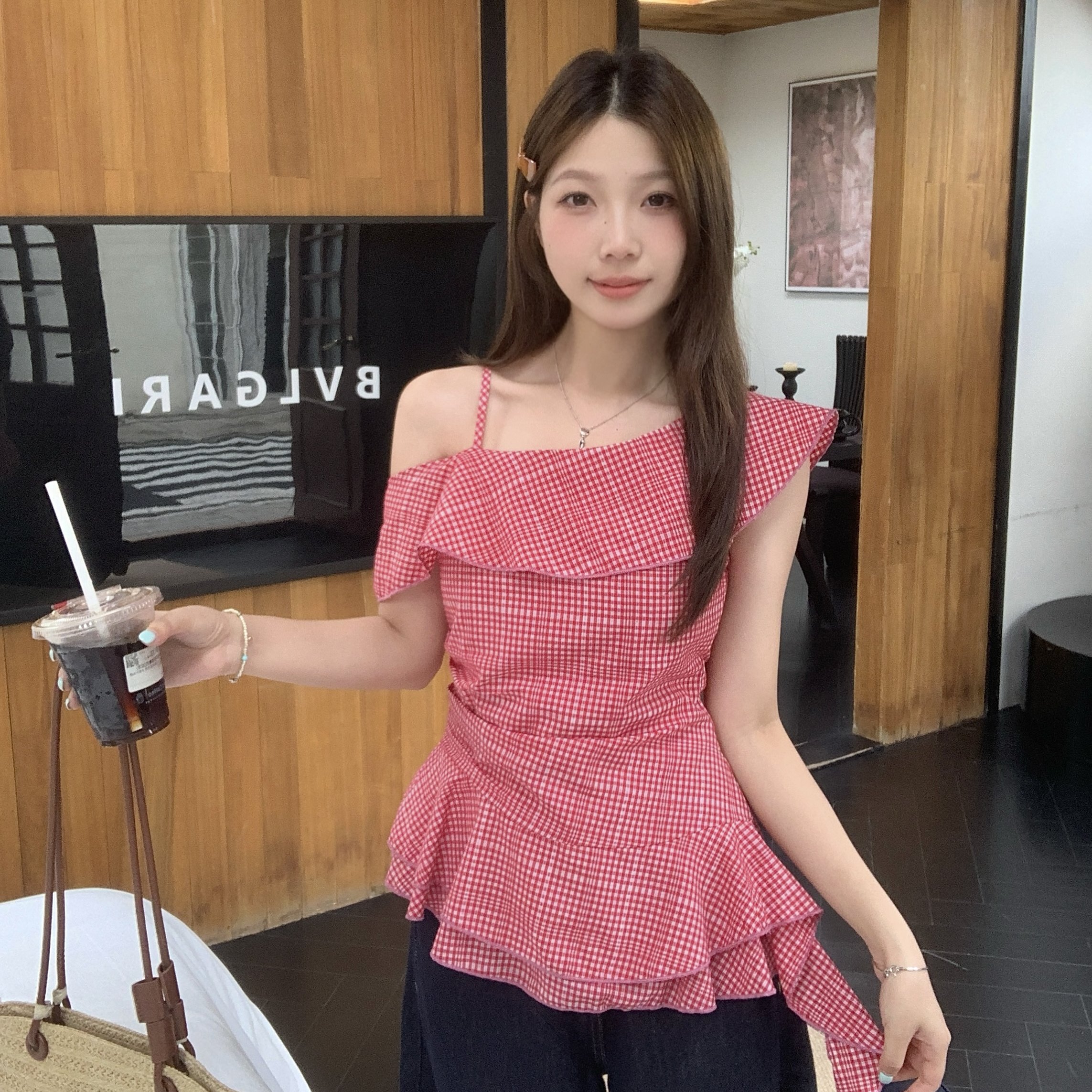 实拍 大码胖妹妹夏季新款荷叶边露肩格子衬衫绝美独特斜肩上衣