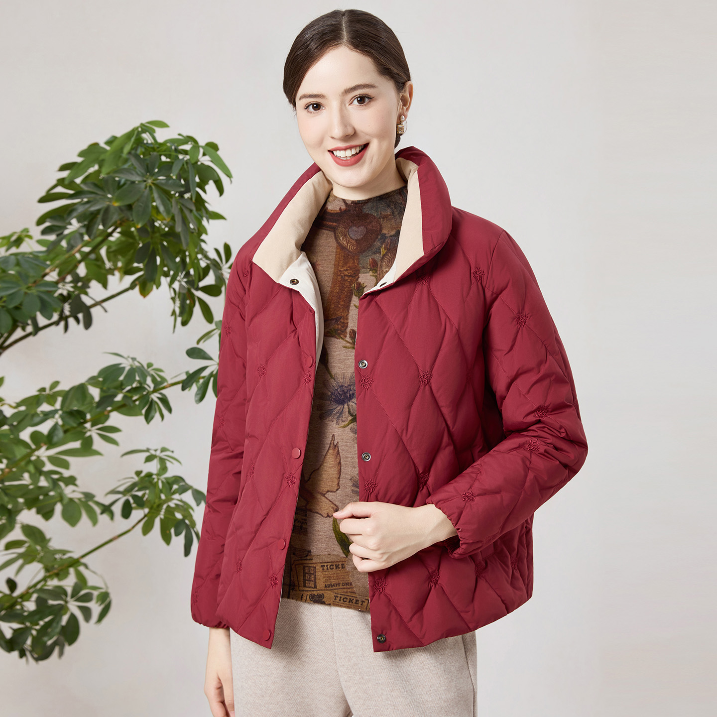 赏心岁月中年妈妈羽绒服短款2025冬装新款保暖外套宽松大码妈妈装