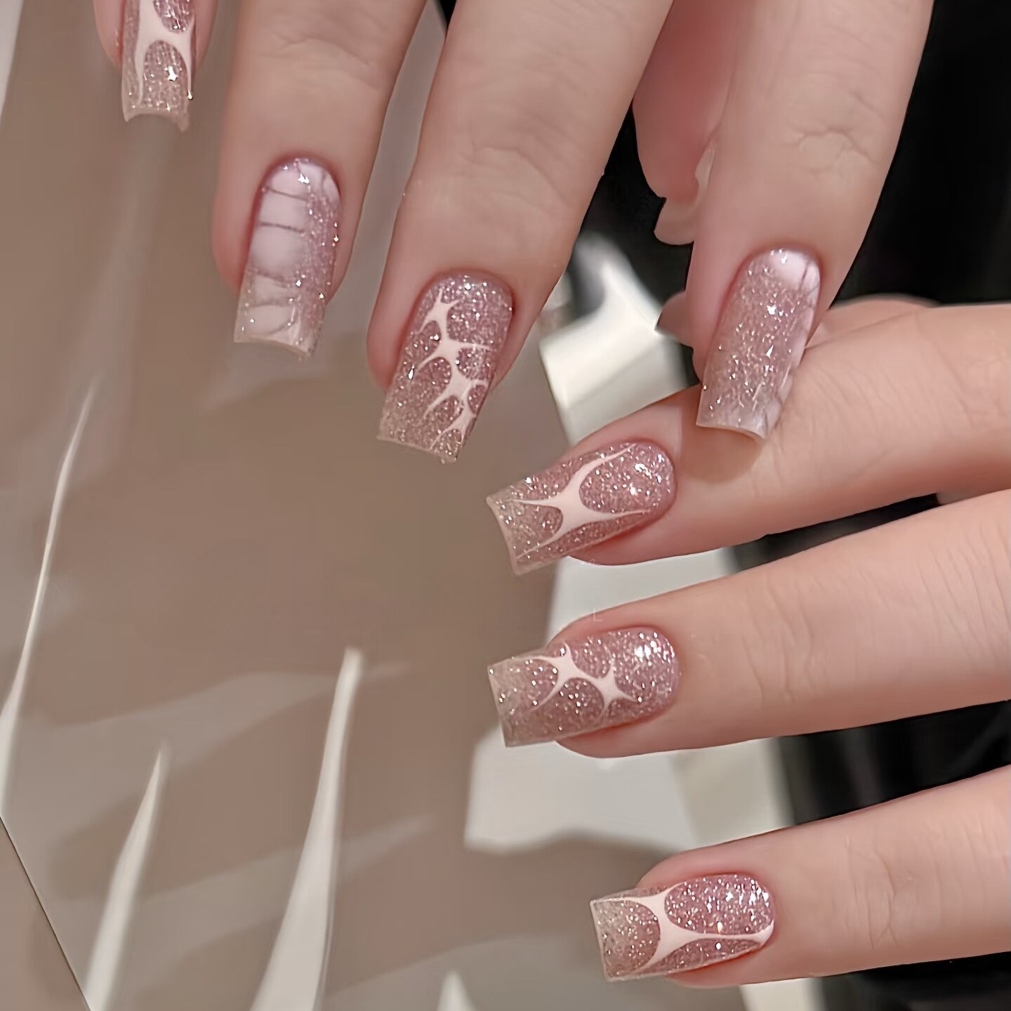 日常通勤款晕染鳄鱼纹粉色温柔鱼骨爆闪碎钻纯手工穿戴甲孕妇