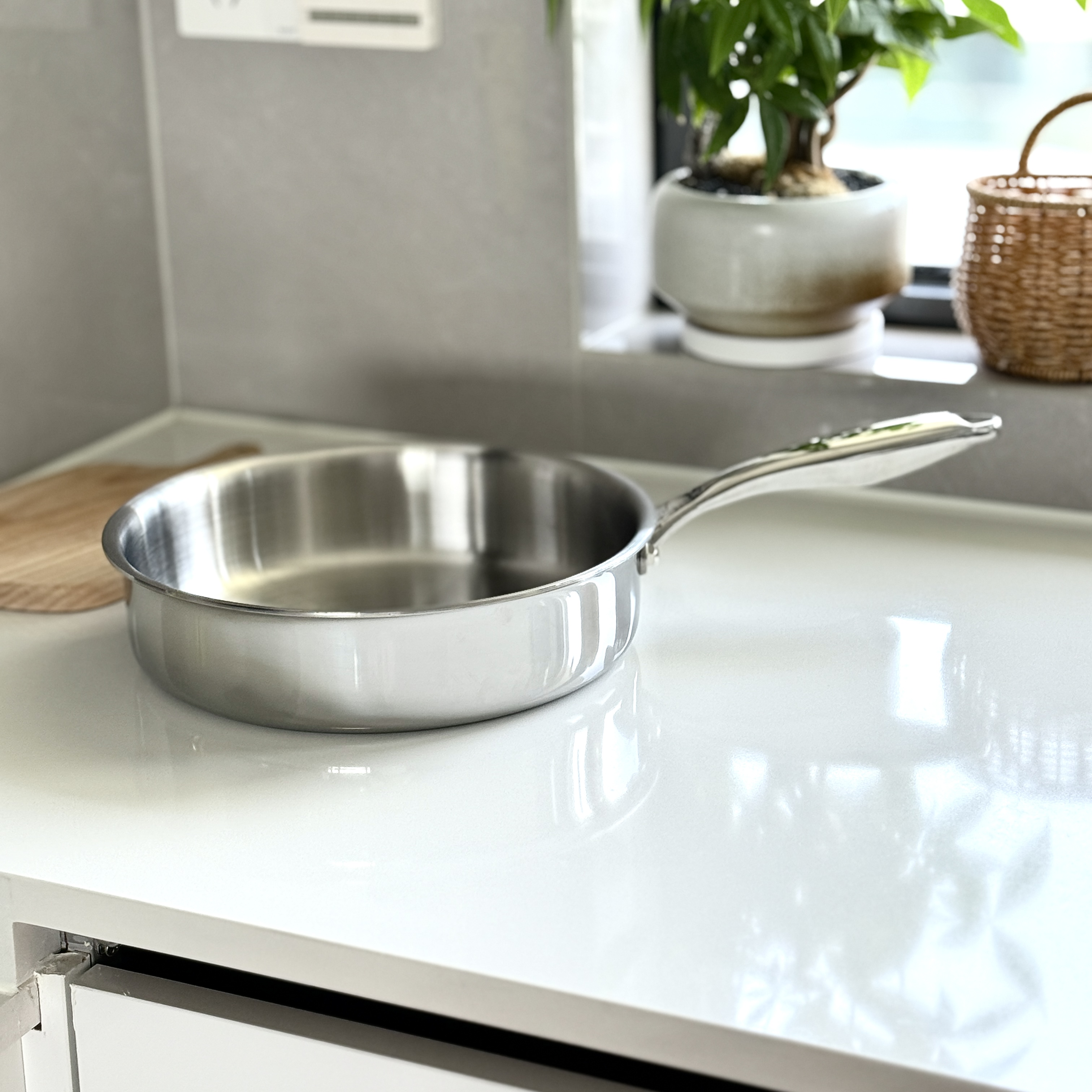 无涂层不粘平底锅24cm单柄煎锅18/10不锈钢五层锅电磁炉燃气通用