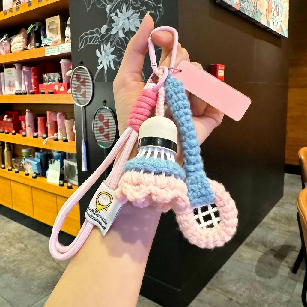 手工编织羽毛球挂件毛线成品图片