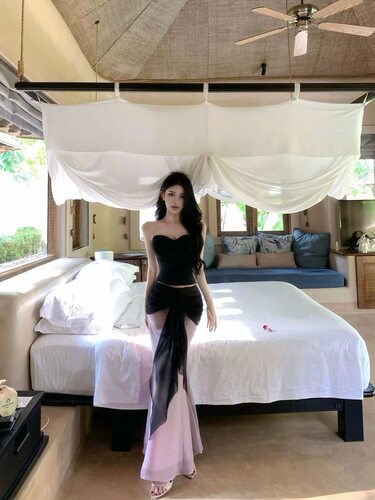 JAYKY YANG【德莉娅】黑色绑带设计感抹胸撞色包臀半身裙纯欲套装