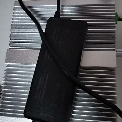 议价IMVS-VM-7100工控机，带原装电源适配器