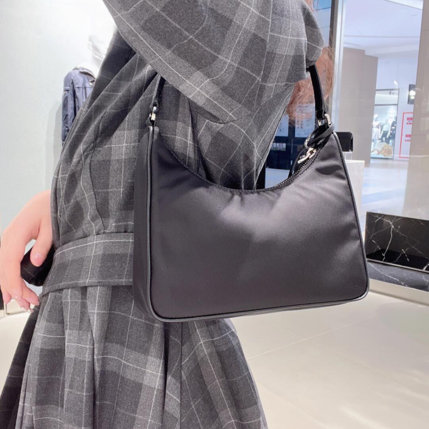 2005 2000 尼龙布降落伞腋下包轻便手提包时尚半月包HOBO女包,箱包皮具/热销女包/男包,腋下包,淘宝优惠券,粉丝福利购,淘宝优惠卷