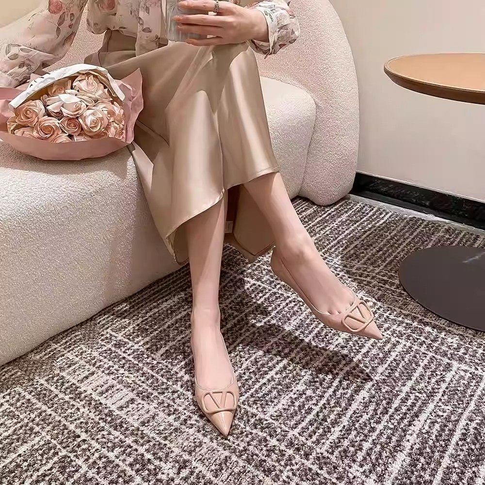 2026春法式尖头金属V扣裸色平底鞋浅口名媛风气质平跟宴会单鞋女