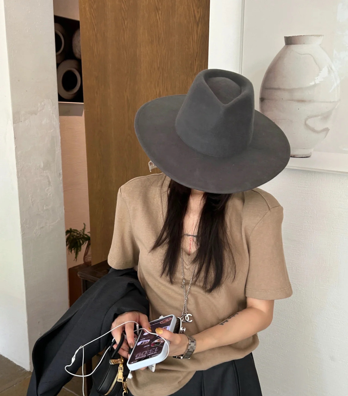 26秋冬时尚休闲光身大檐灰色羊毛呢爵士帽户外逛街保暖凹造型礼帽