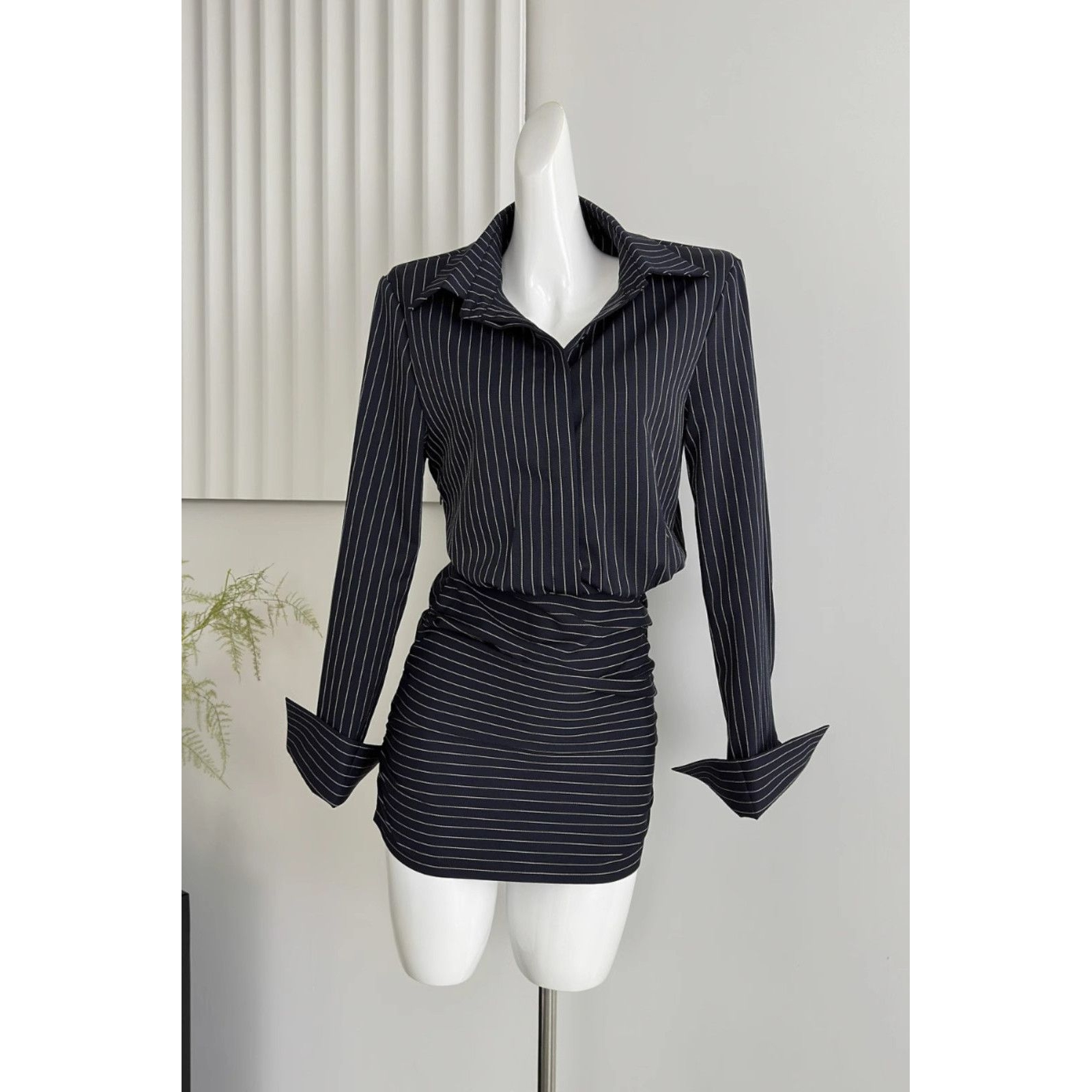 条纹长袖衬衫连衣裙女秋冬季法式气质收腰显瘦内搭打底包臀短裙子