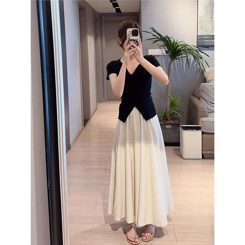 黑色V领短袖t恤女夏季2026新款修身显瘦正肩辣妹个性开叉露脐上衣