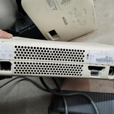 xbox360console单主机,成色如图,没有任何配件,(请询价)