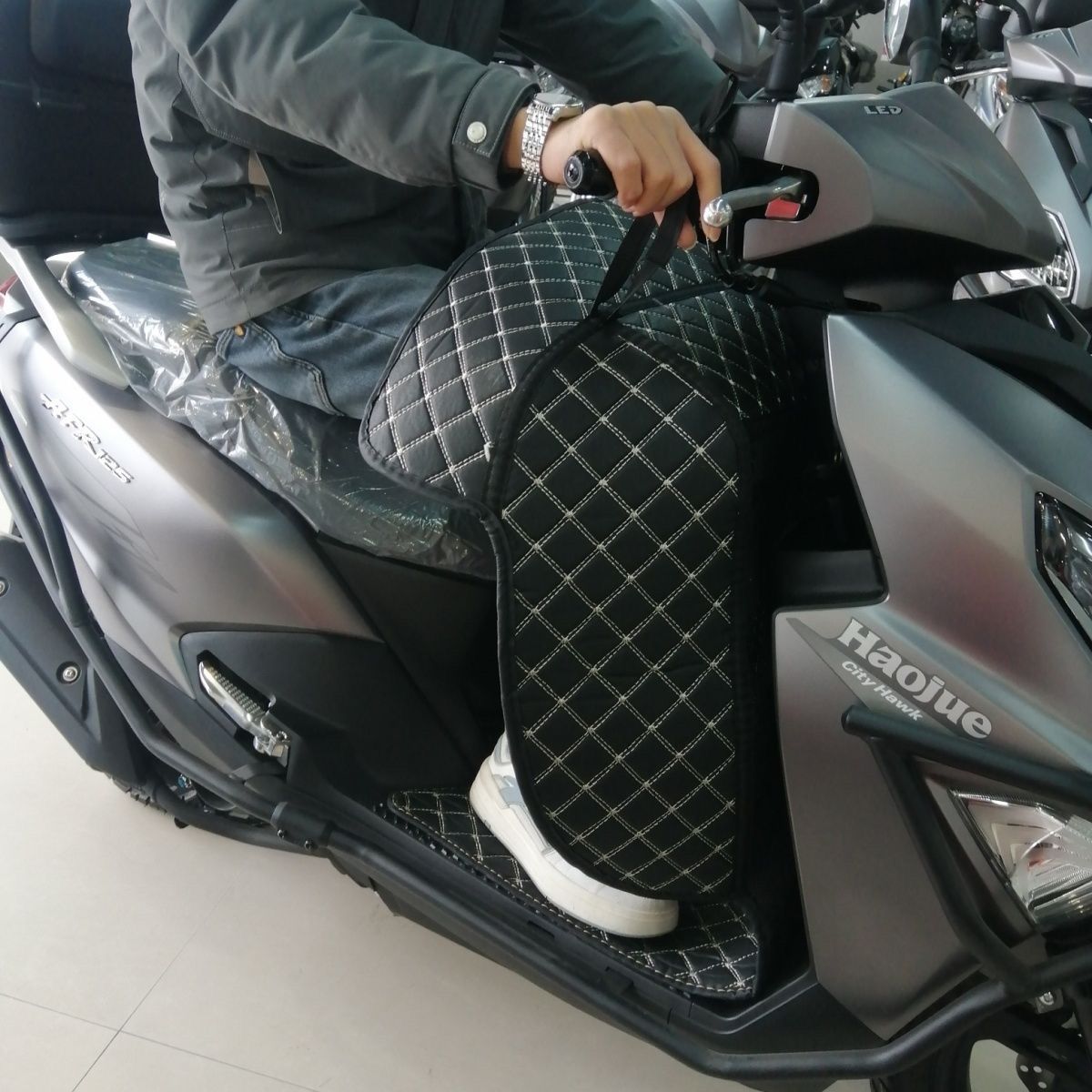 踏板摩托车专用挡风适用于豪爵AFR虎鲨VXUFD转用挡风脚垫一体防水