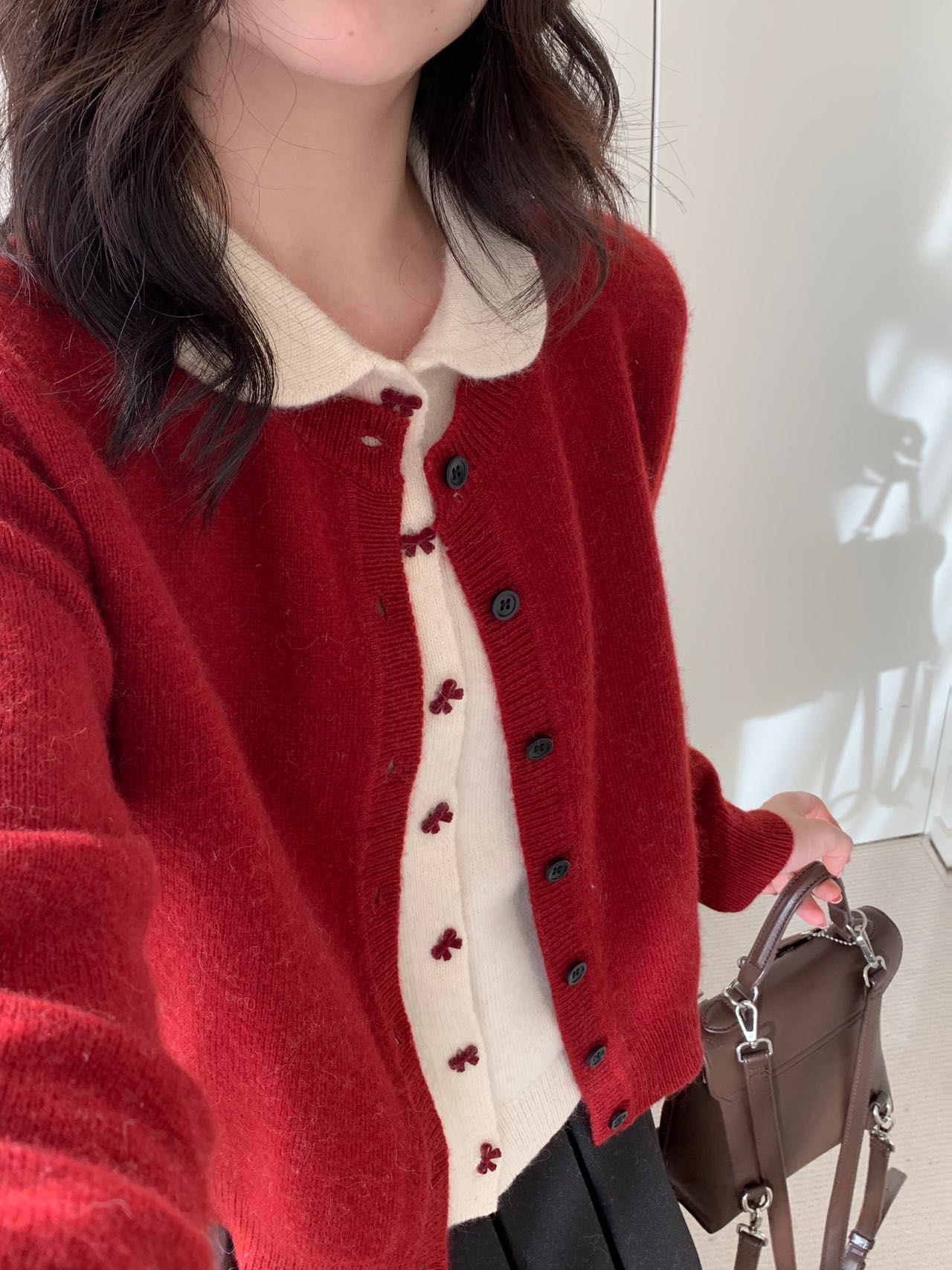 红色拼色娃娃领针织开衫女装2025冬季减龄新款百搭假两件显瘦上衣