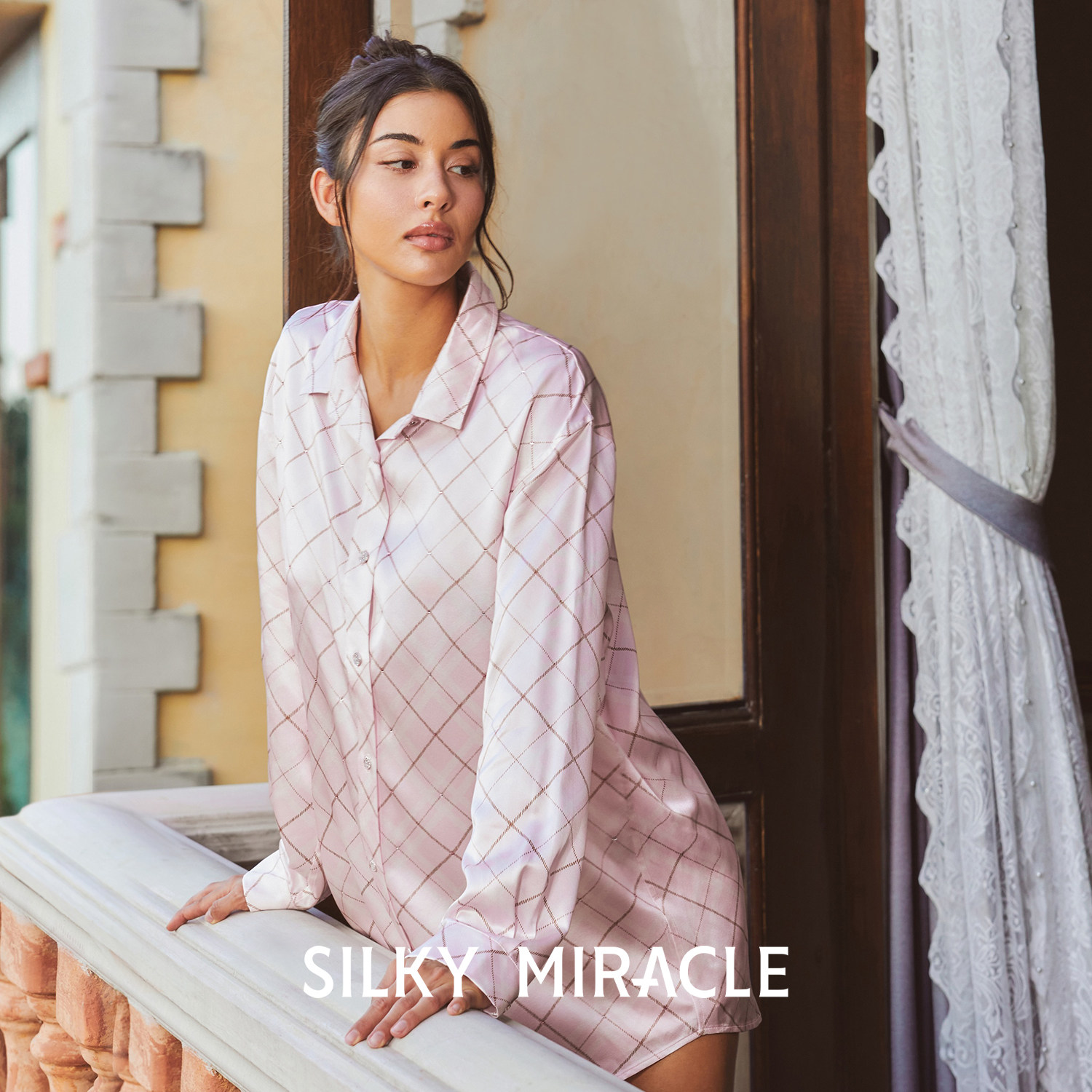 SILKY MIRACLE真丝睡裙衬衫式Adeux au sol