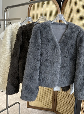 【欧加粒粒】冬季款高级感保暖V领暗扣毛毛短外套优雅 YJ25103122