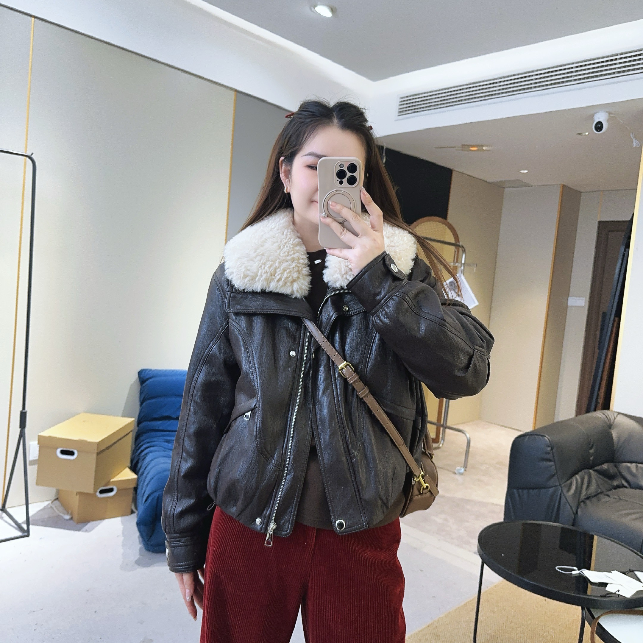 【欧加粒粒】大毛领翻领抽绳羽绒皮衣显瘦保暖气质百搭 D26011813,女装/女士精品,羽绒服,淘宝优惠券,粉丝福利购,淘宝优惠卷