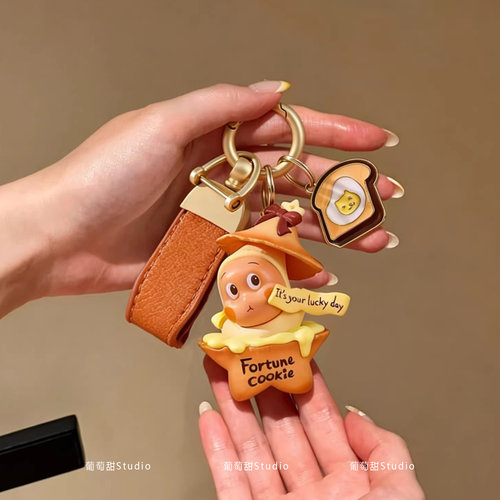 葡萄甜星星人创意包包挂饰汽车钥匙扣小众皮质少女心ins闺蜜礼物