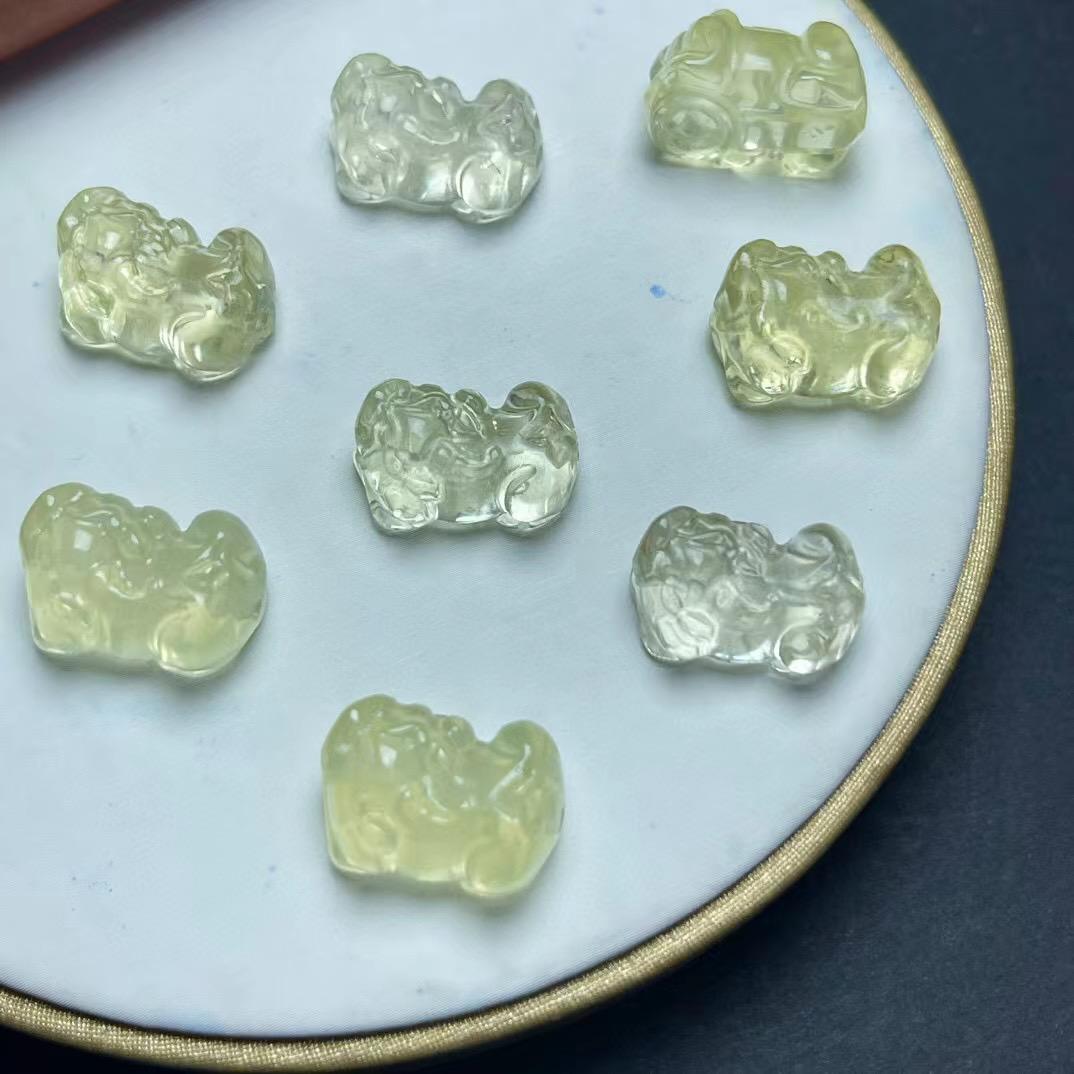 2025天然黄水晶弯头貔貅雕刻通孔配件 18mm*12mm DIY手串项链 ZW2