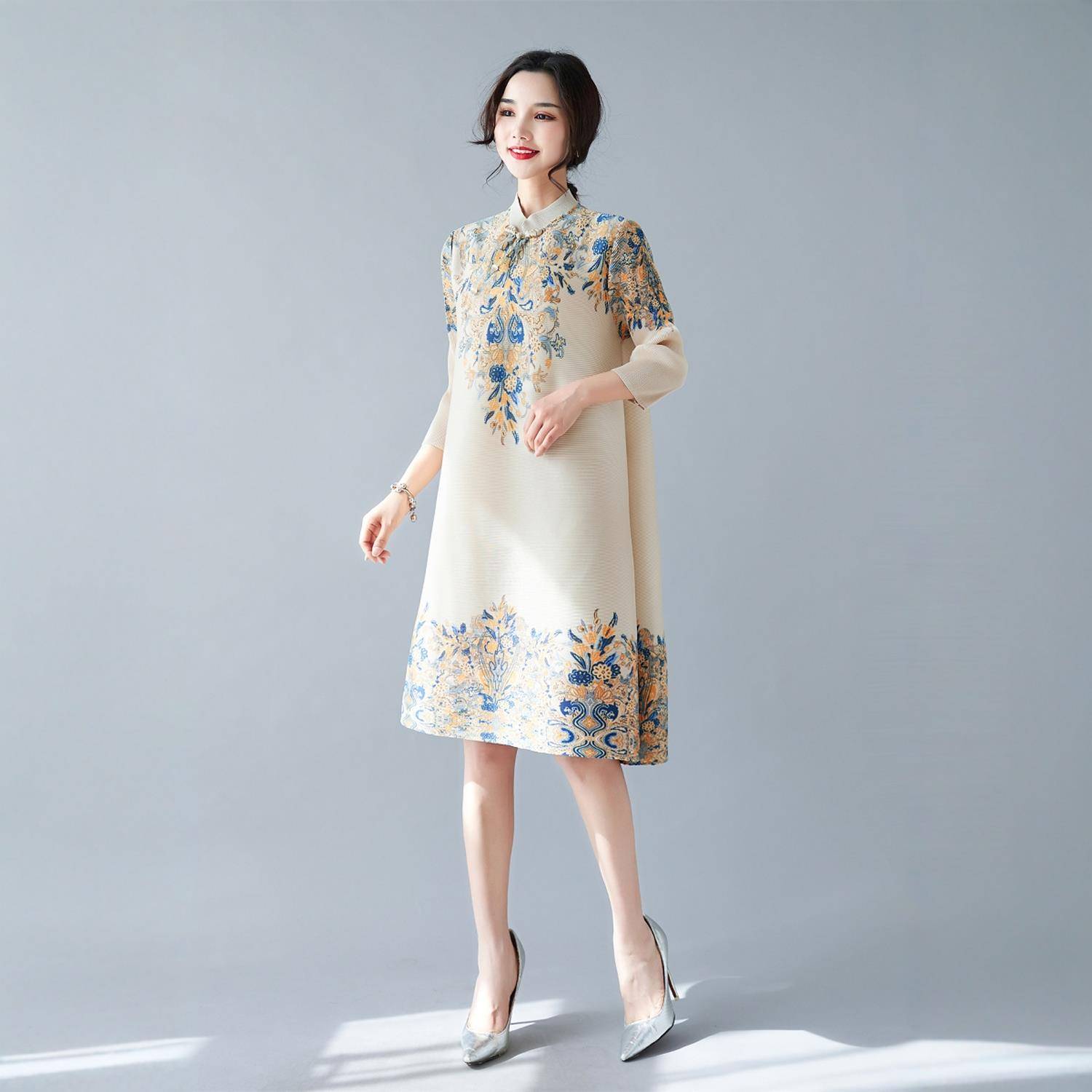 三宅褶皱2025秋季新款女装气质大码碎花裙子国风a字新中式连衣裙