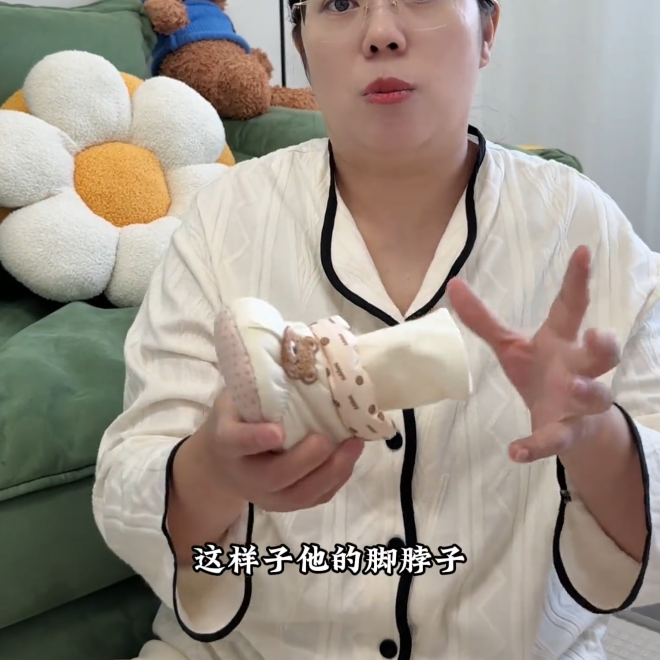 宝宝鞋子冬季加绒婴幼儿新生儿脚套0到6个月男女幼儿棉鞋袜子鞋