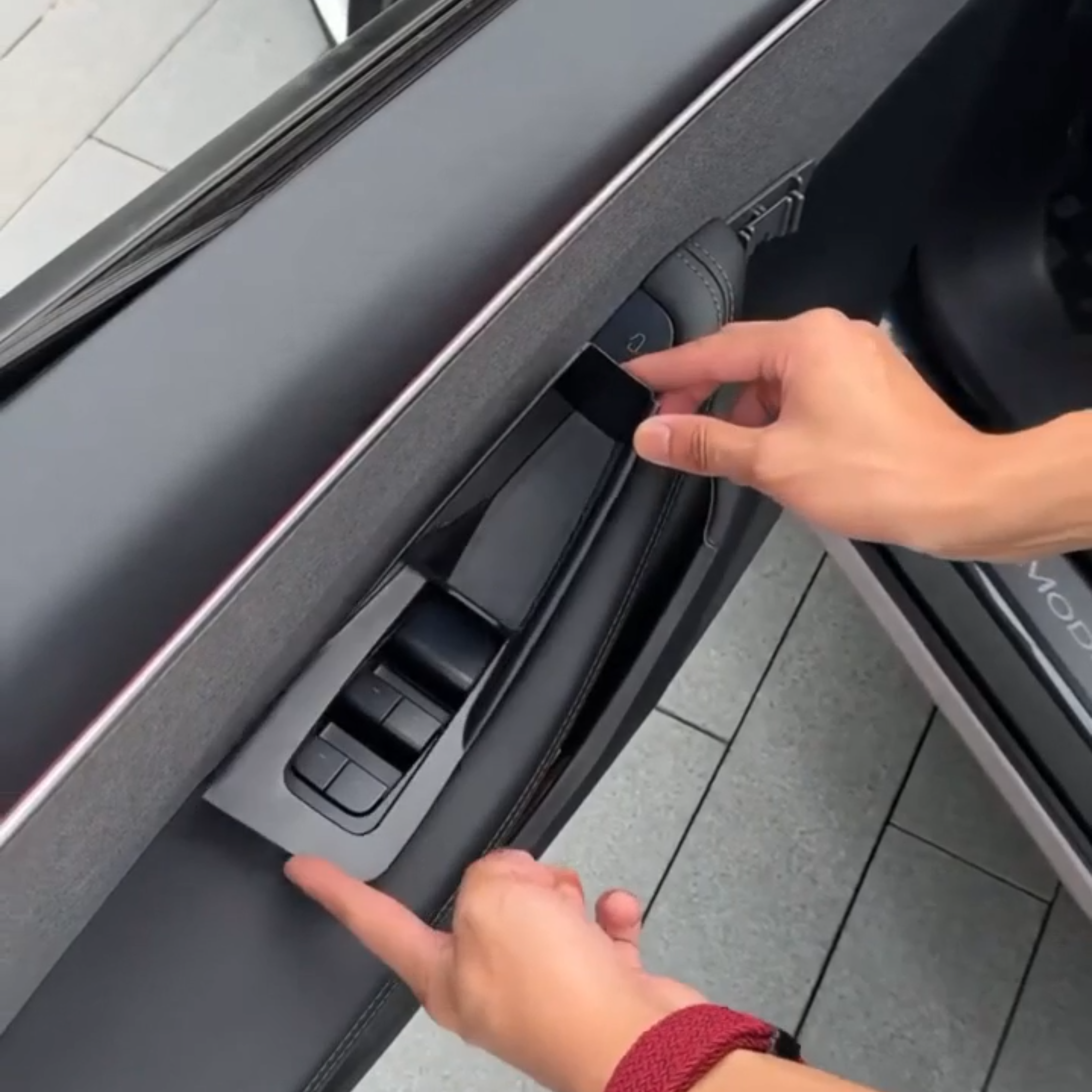 适用特斯拉门把手贴Model3/Y四门内拉手储物盒收纳置物便捷式配件