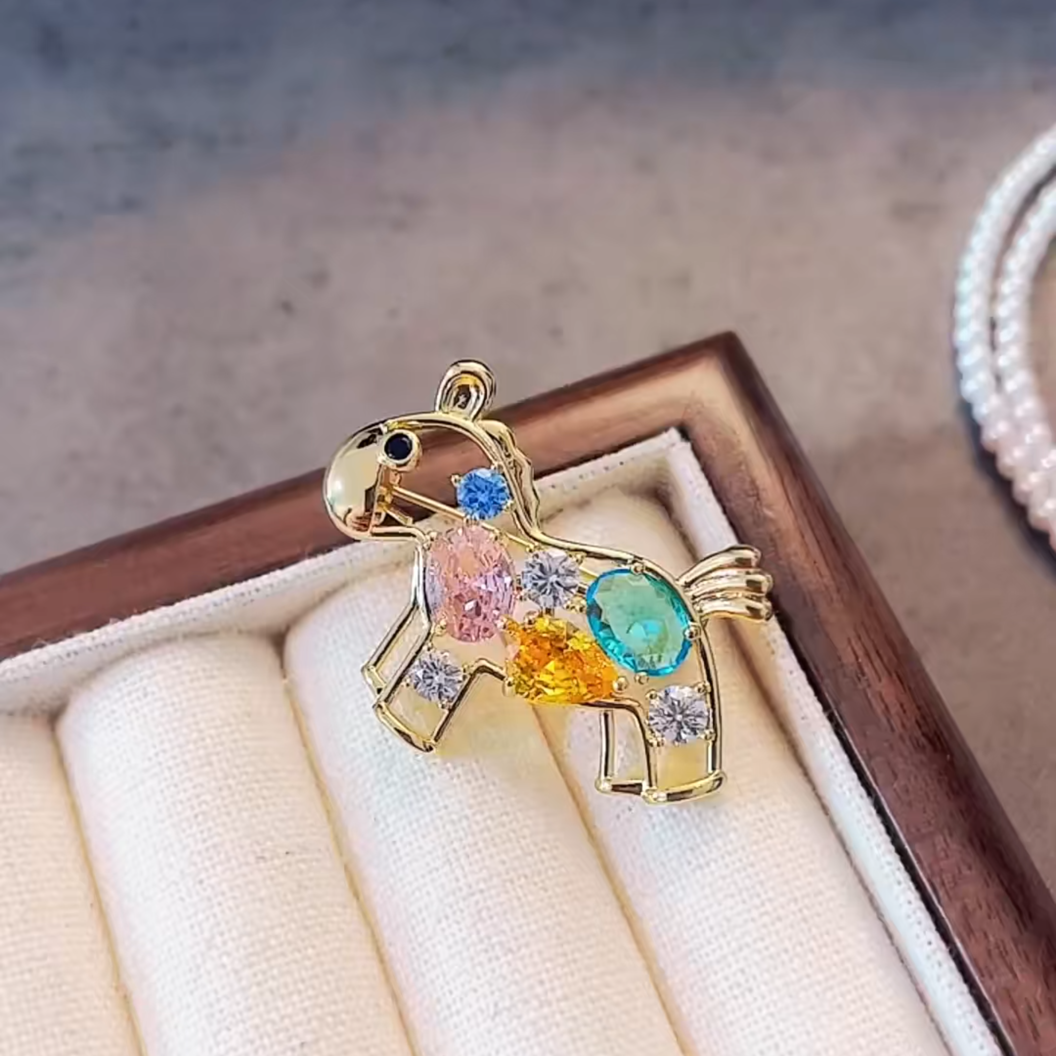 小马胸针2026生肖马高级设计感精致西装胸花时尚别针送礼优选