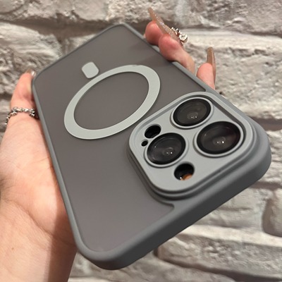 磨砂钛灰色磁吸充电手机壳