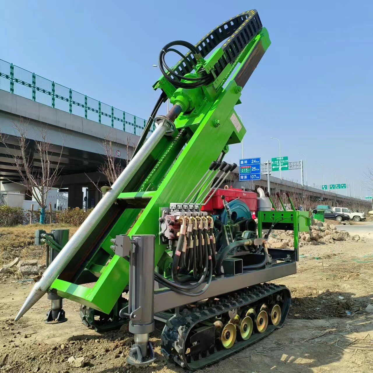 小型履带光拧地钉伏钻机 岩石钻孔气动施工方便运输加固孔潜钻机