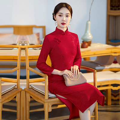 红色长袖旗袍妈妈婚礼走秀中国风