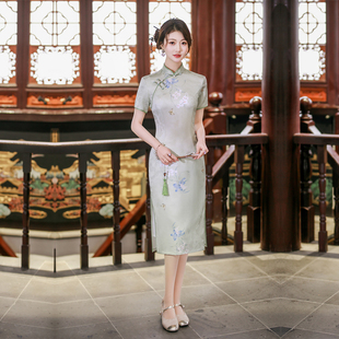 绿色旗袍中长款小矮个子妈妈日常高考送考连衣裙春夏季女装高级感