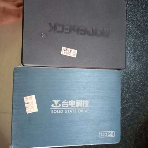 适用台电科技120G固态硬盘两个，一个台电一个摩尔贝克，都是SA议