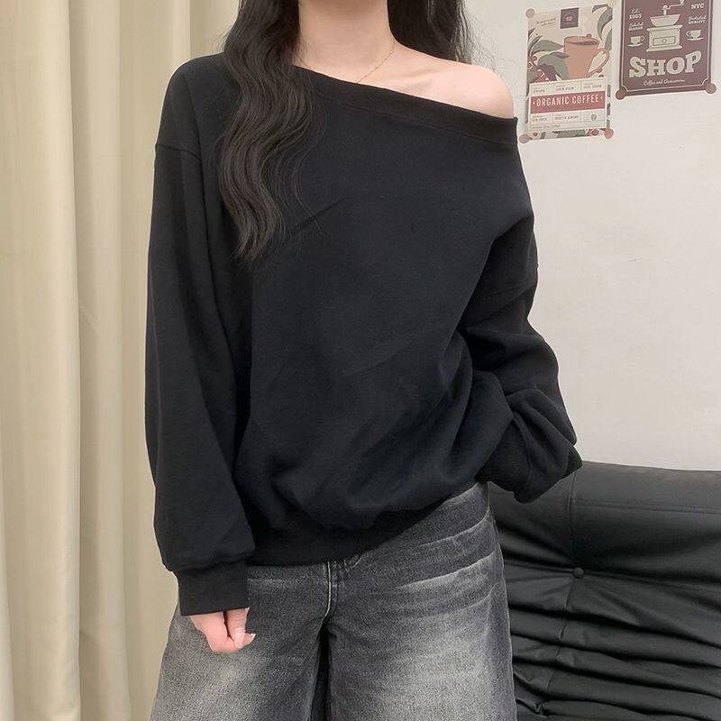 黑色露肩斜肩卫衣女春秋季宽松慵懒风设计感漏肩斜角肩爵士上衣潮