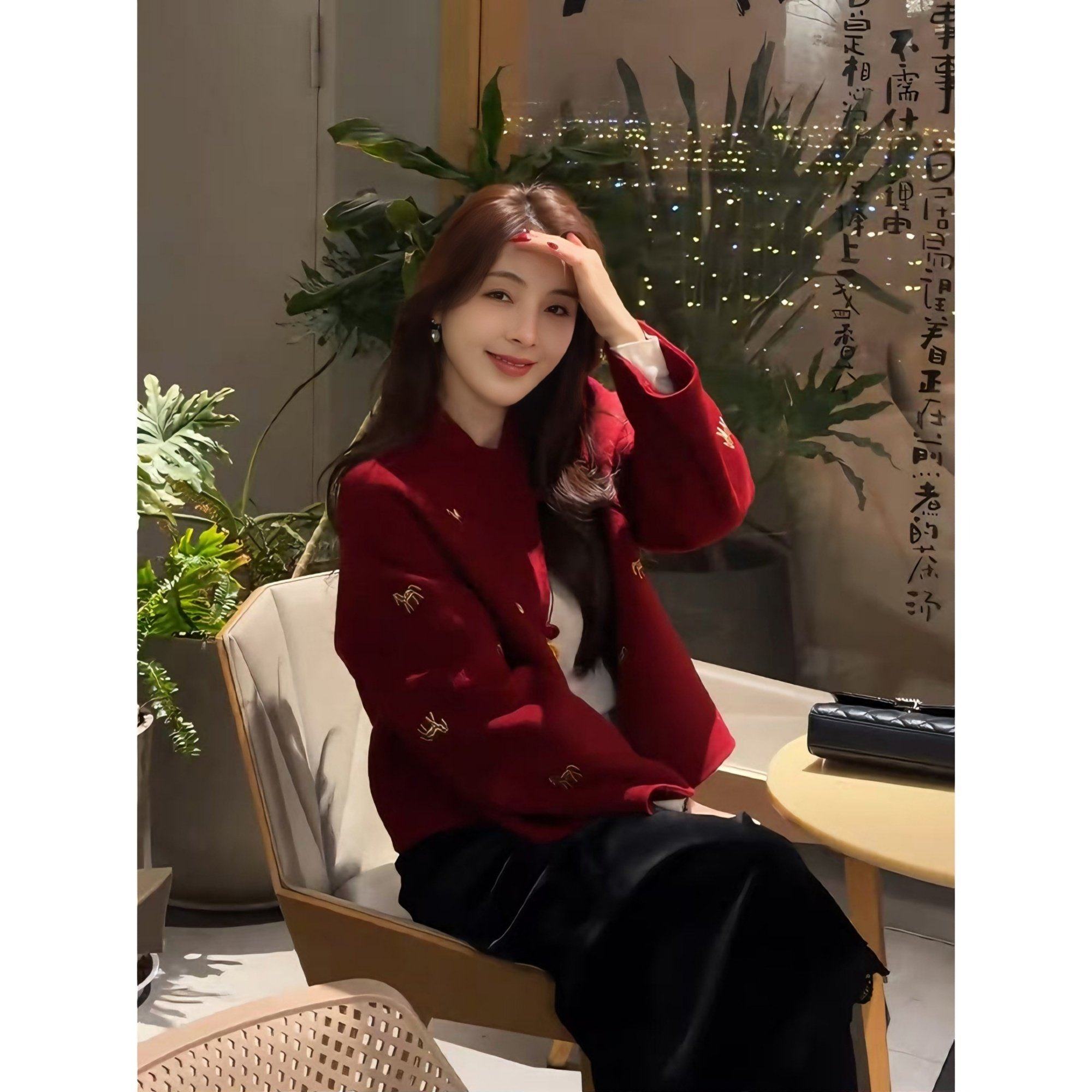 新中式贵气新年红色毛呢小马刺绣金扣立领开衫短款外套女冬季新款