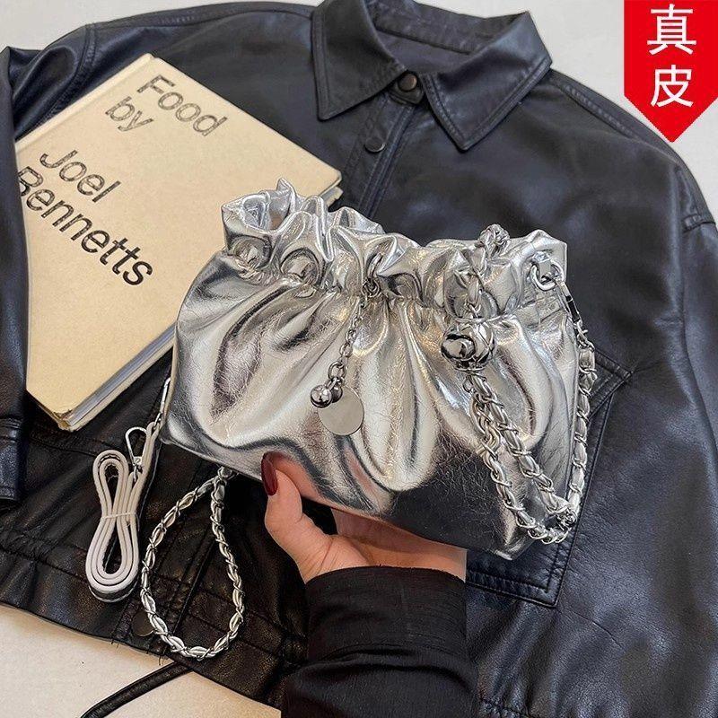 链条真皮众百搭包包流行2026褶皱女潮流质感小包水桶百搭银色新款