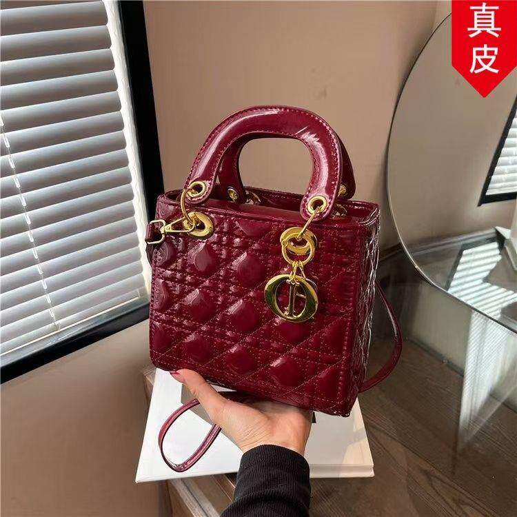 真皮包女士斜挎包新款手提包高级包戴妃单肩2026时尚复古百搭小方图片