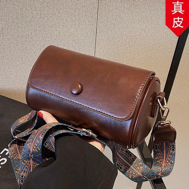 包高端肩宽挎斜挎包圆柱形圆筒肩带女包新款2026斜挎包真皮包斜单
