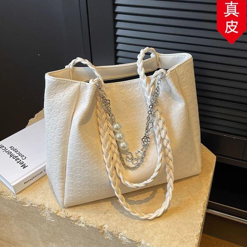 便携式托特通勤包包设计百搭潮包真皮轻奢腋下洋气女包大容量2026