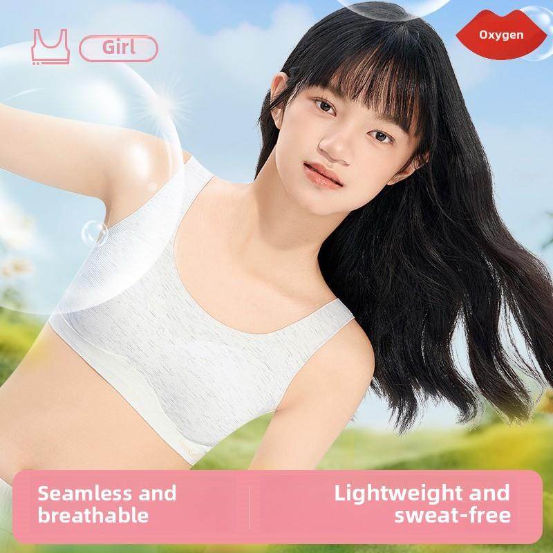 氧吻第二阶段的女孩亲密的青春期女孩没有钢环管顶部运动背心学生