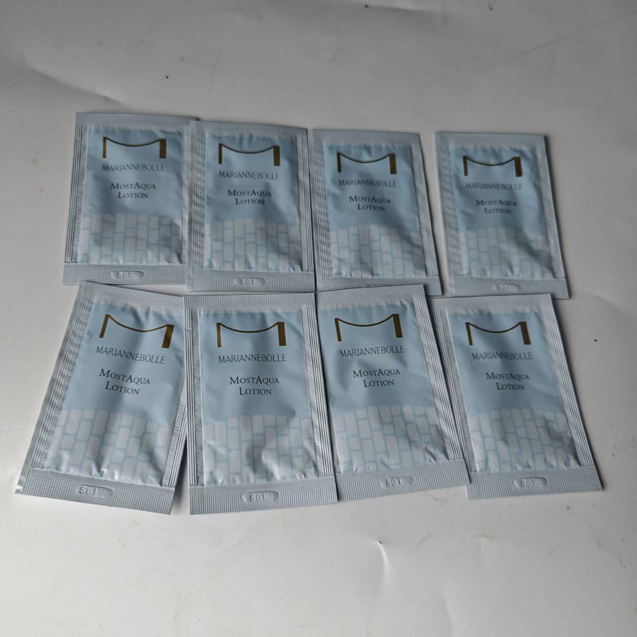 玛丽安保莱 水盈透爽肤水L水 2ML*8片 体验装试用装