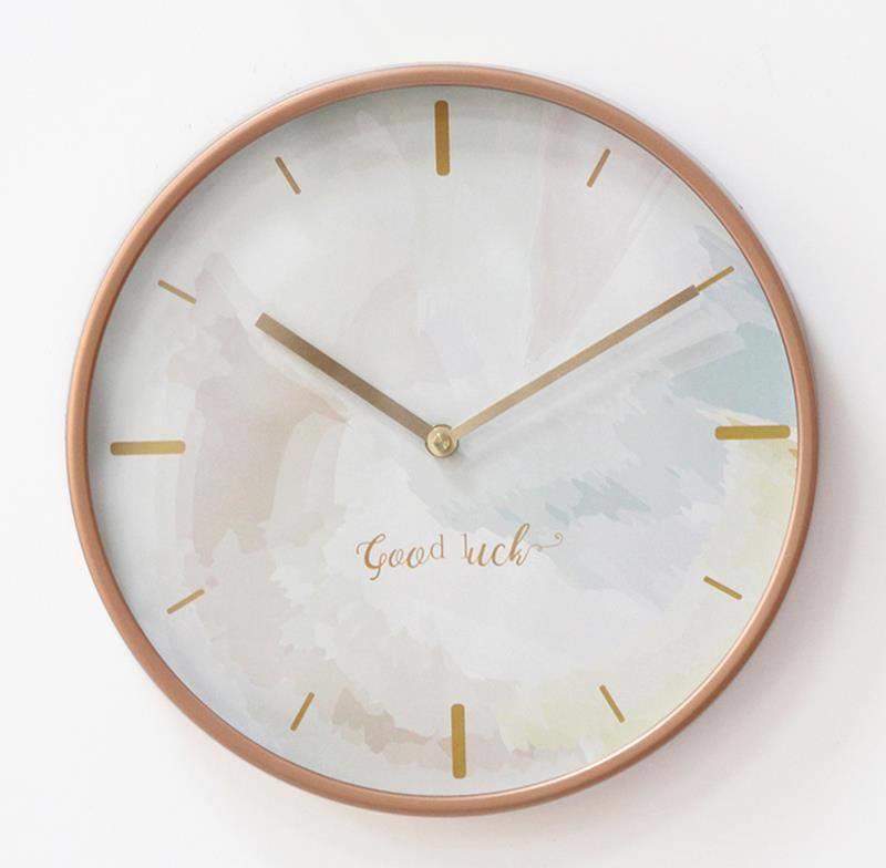 时钟客厅挂式挂钟2021新款墙上挂饰免打孔网红挂钟夜灯挂墙带灯光