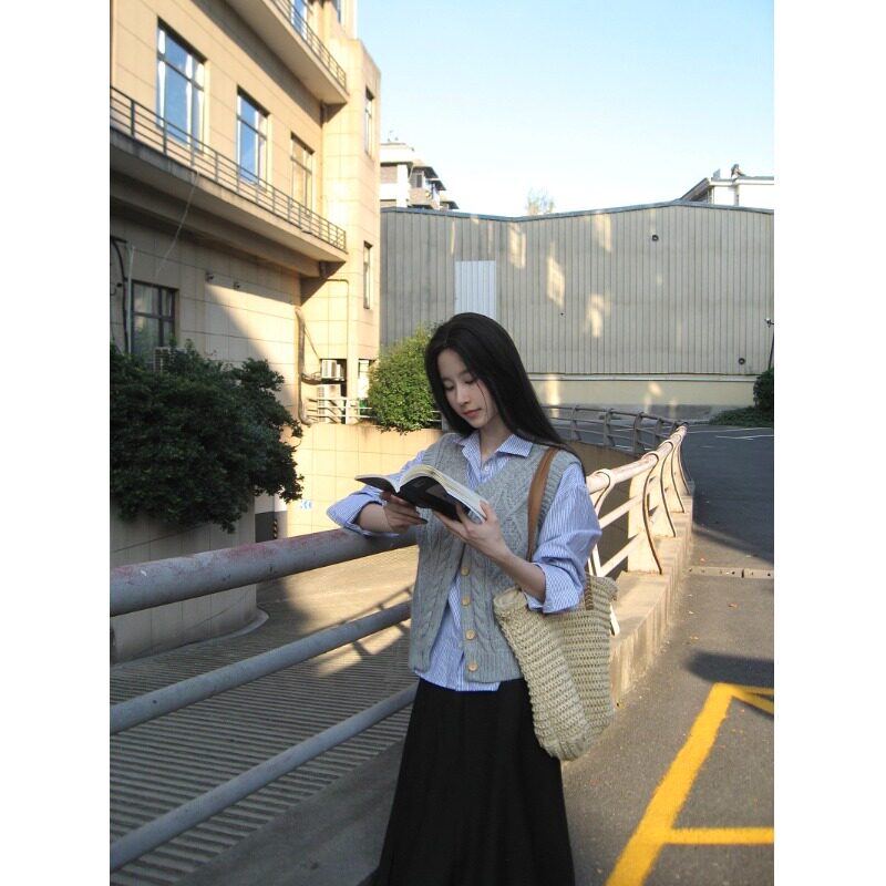 日本offcat灰色针织叠穿开衫马甲设计感毛衣背心女秋季条纹衬衫两