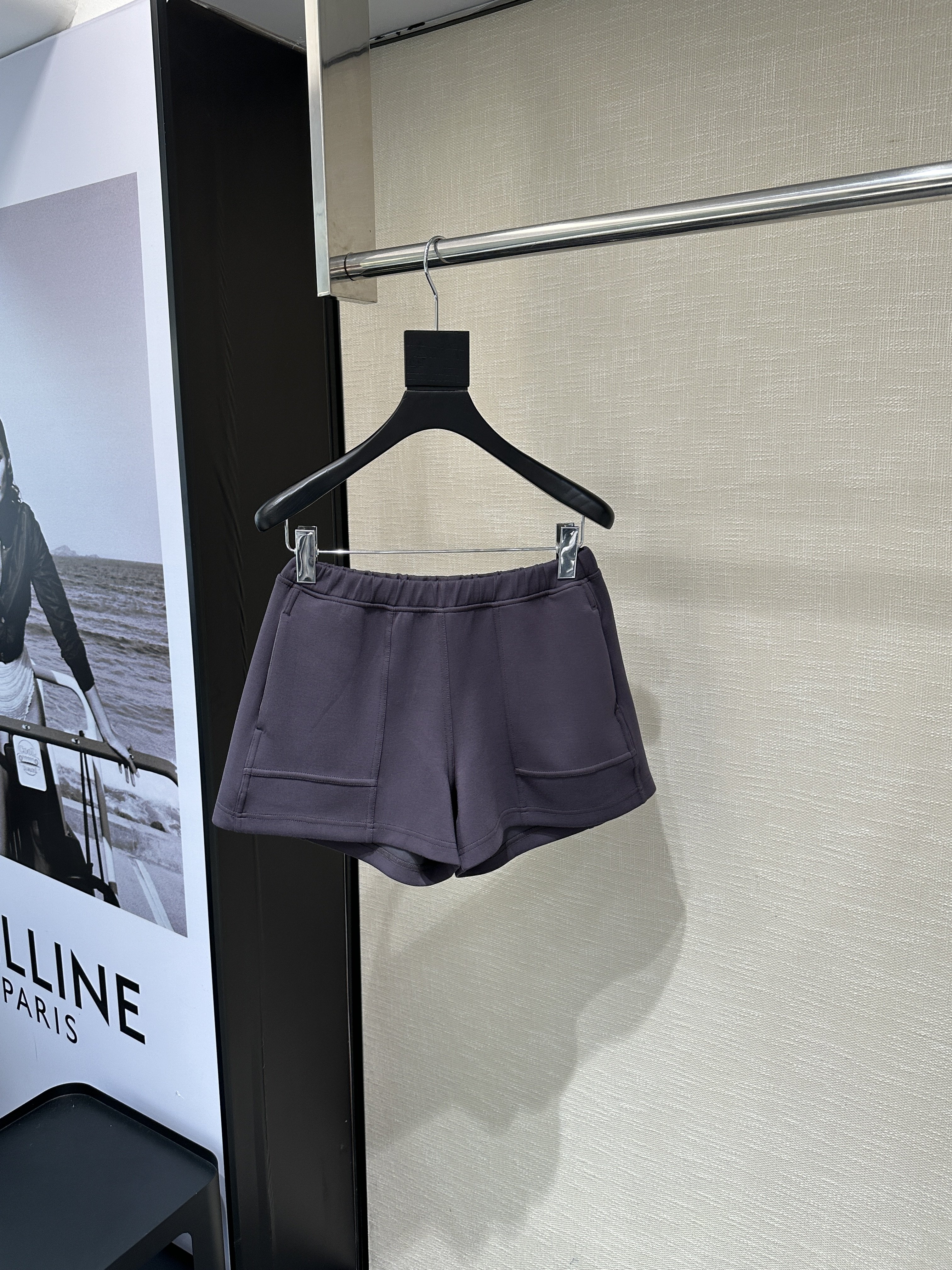 李亚男 面料触感顺滑 宽松裁剪 双面针织棉 休闲瑜伽中高腰 短裤