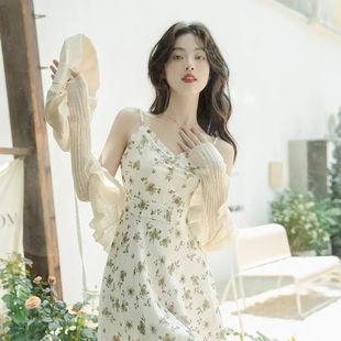 碎花浅绿色v领吊带连衣裙超仙海边度假沙滩裙别致绝美 法式