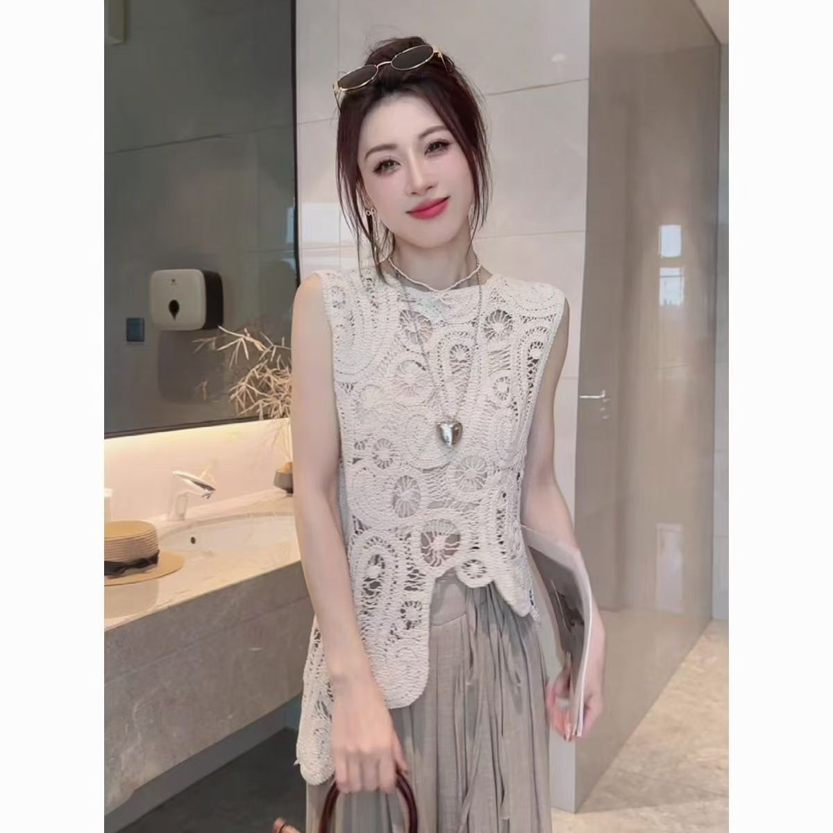 刺绣镂空钩花不规则设计罩衫女夏季新款小众纯棉无袖针织上衣洋气