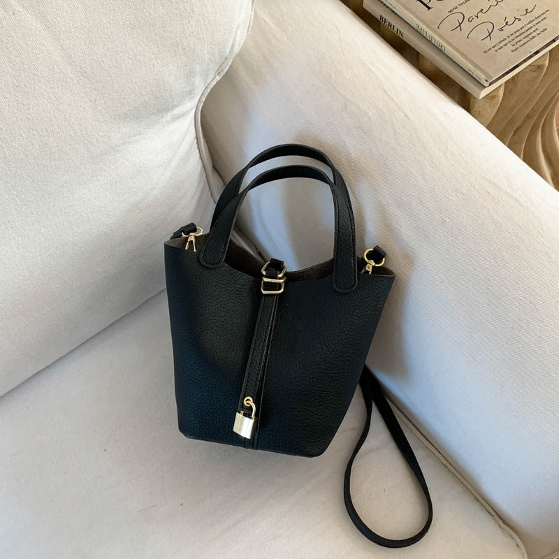 简约休闲洋气百搭水桶包女式2026新款高级感轻便通勤单肩包斜挎包,箱包皮具/热销女包/男包,水桶包,淘宝优惠券,粉丝福利购,淘宝优惠卷