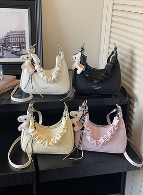 超火小众包包女2026新款洋气褶皱时尚单肩斜挎包高级感手拎饺子包