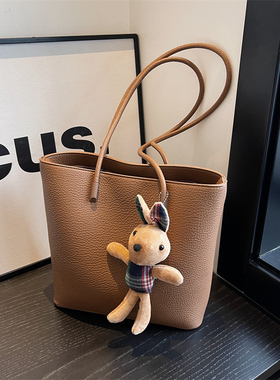 纯色流行包包女2026夏季新款潮流时尚单肩简约斜跨休闲通勤水桶包