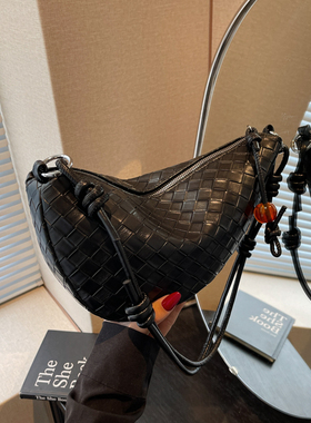 2026小众软皮月牙包腋下包女包高级感百搭单肩斜挎包饺子包水壶包