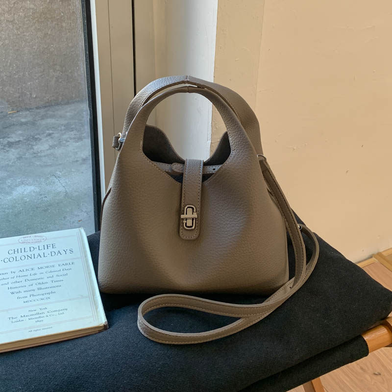 2026新款简约休闲百搭洋气水桶包女爆款高级感轻奢通勤单肩斜挎包,箱包皮具/热销女包/男包,水桶包,淘宝优惠券,粉丝福利购,淘宝优惠卷