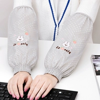 Серый рукав клубничного кролика